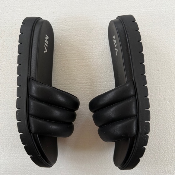 Mia Cimone Quilted Slide - Picture 6 of 10